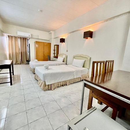โรงแรมวินบางนา Win Bangna Hotel バンコク都 エクステリア 写真