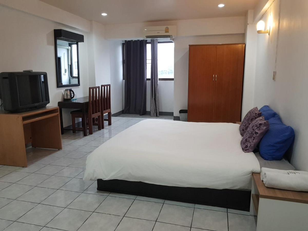 โรงแรมวินบางนา Win Bangna Hotel バンコク都 エクステリア 写真