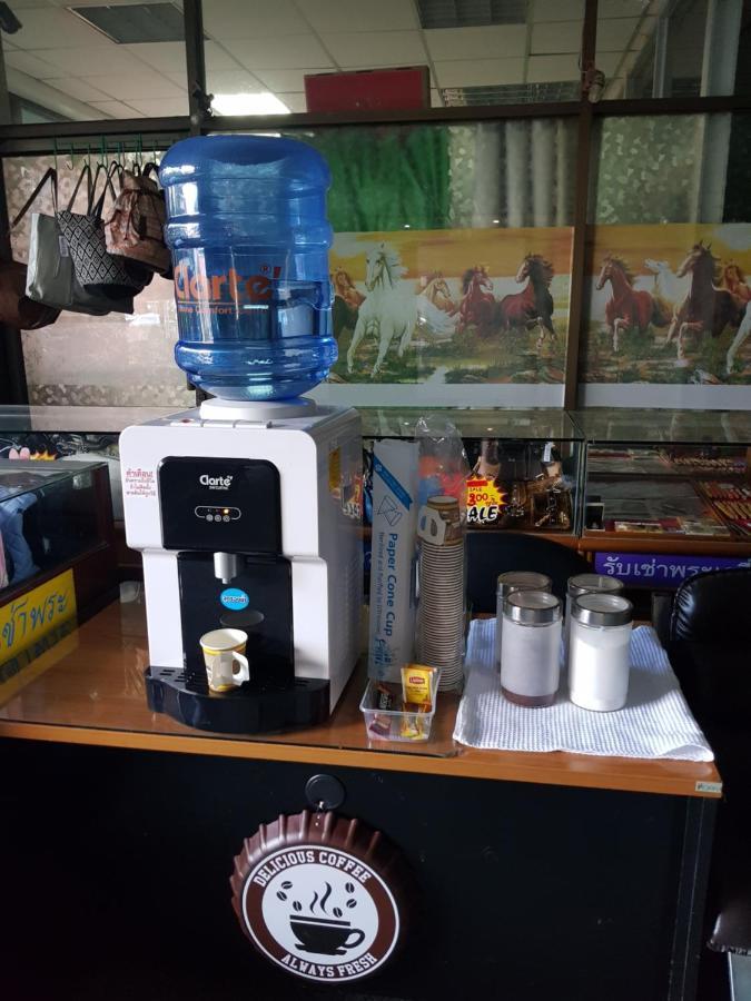 โรงแรมวินบางนา Win Bangna Hotel バンコク都 エクステリア 写真