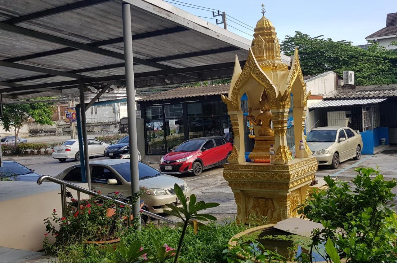 โรงแรมวินบางนา Win Bangna Hotel バンコク都 エクステリア 写真