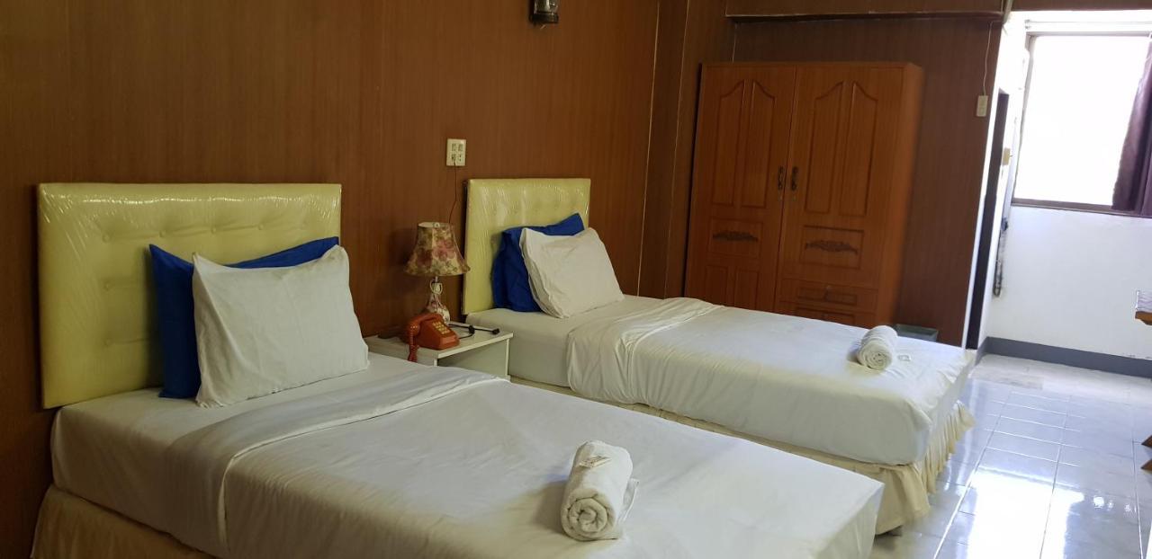 โรงแรมวินบางนา Win Bangna Hotel バンコク都 エクステリア 写真