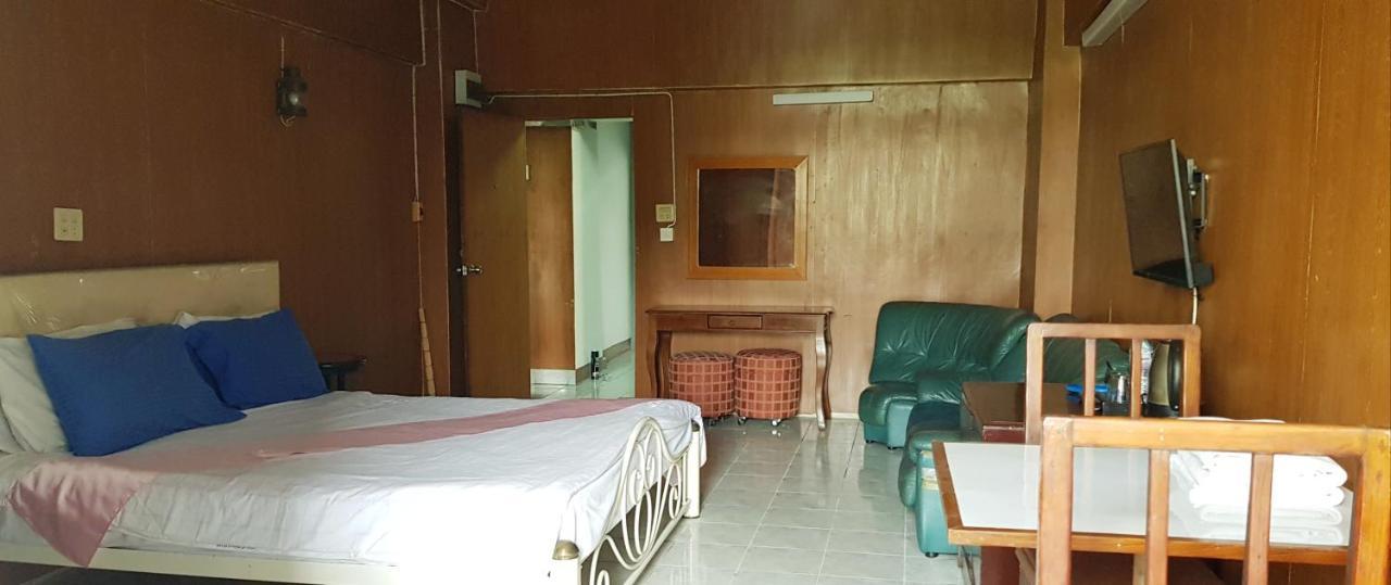 โรงแรมวินบางนา Win Bangna Hotel バンコク都 エクステリア 写真