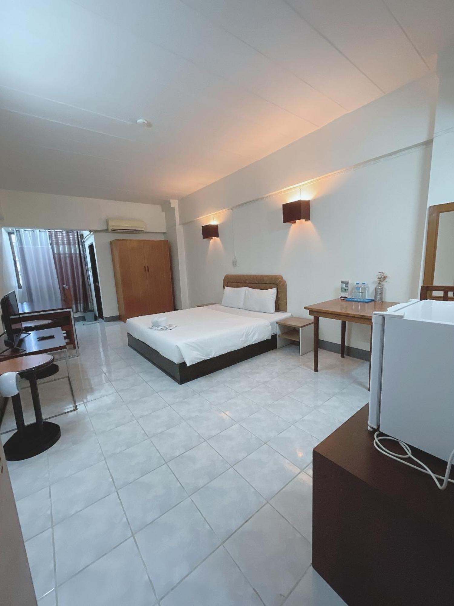 โรงแรมวินบางนา Win Bangna Hotel バンコク都 エクステリア 写真