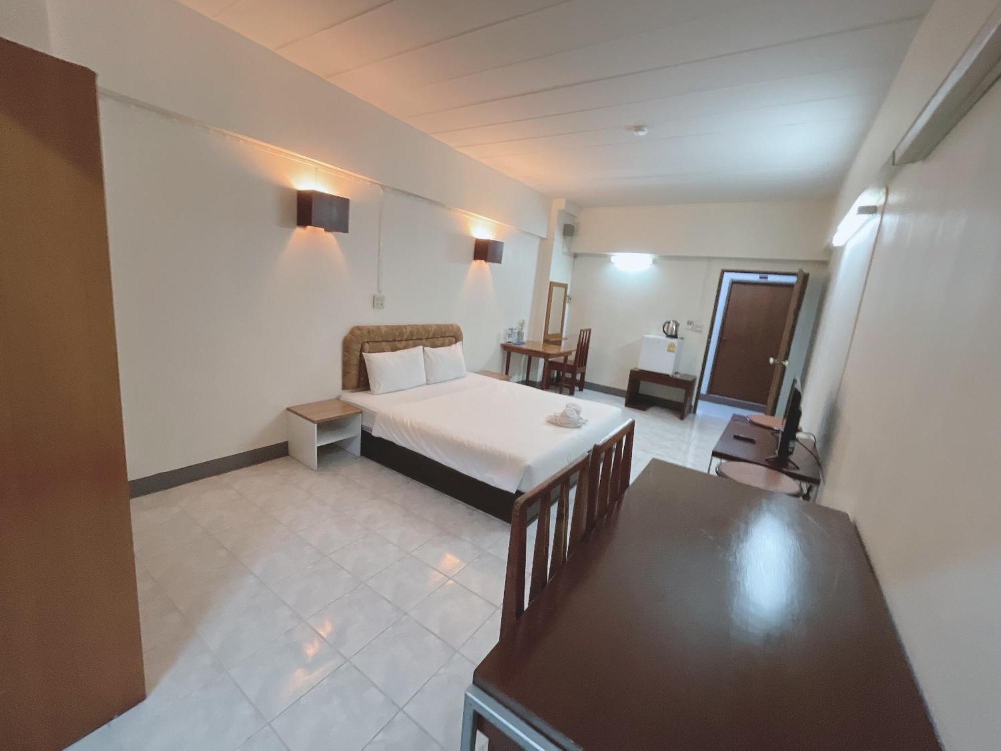 โรงแรมวินบางนา Win Bangna Hotel バンコク都 エクステリア 写真