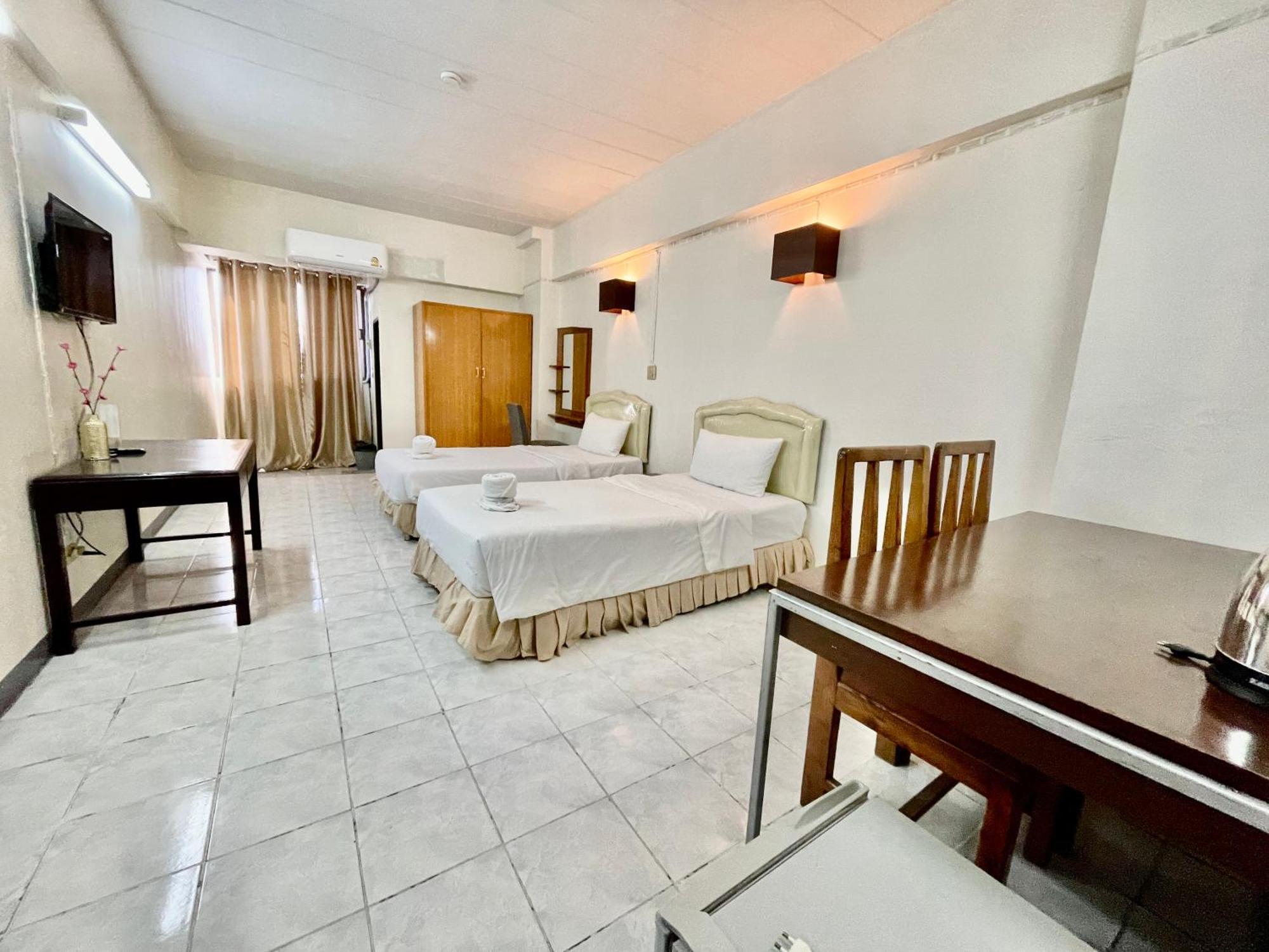 โรงแรมวินบางนา Win Bangna Hotel バンコク都 エクステリア 写真